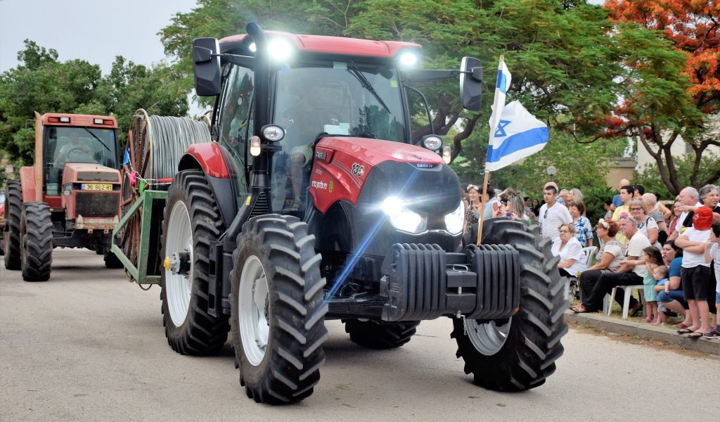 טרקטור בגשר